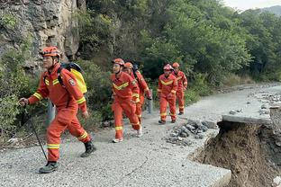 爵士近11场比赛赢下9场！球队小股东韦德发推庆贺？